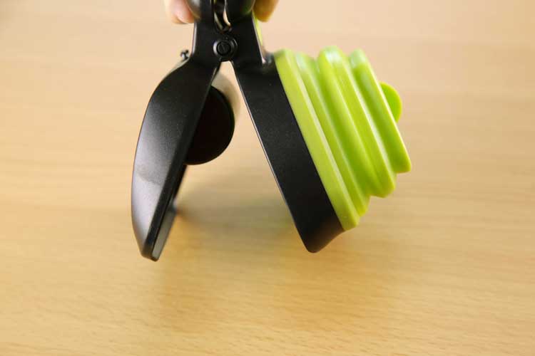 Dog Pet Travel Foldable Pooper Scooper With 1 Roll Decomposable bags